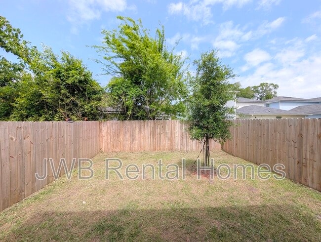 Building Photo - 9027 Cocoa Ave