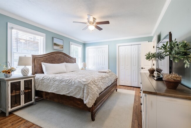 Building Photo - 9 Brookview Cir