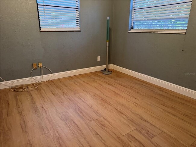 Building Photo - 1930 Walton St S