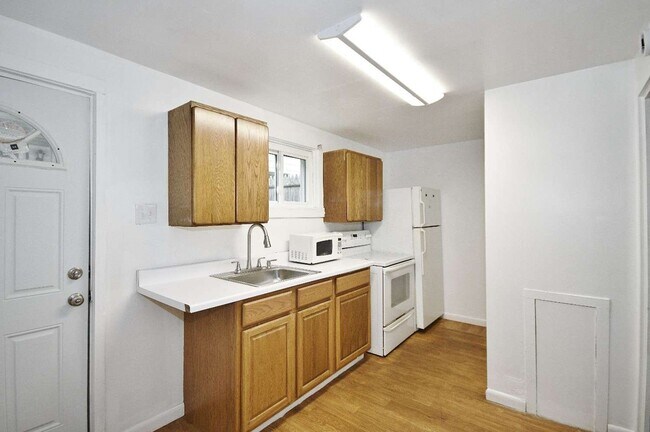 Building Photo - 1423 Ridge Ave