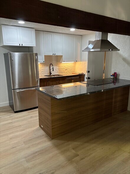 Kitchen - 3401 Egmont Way