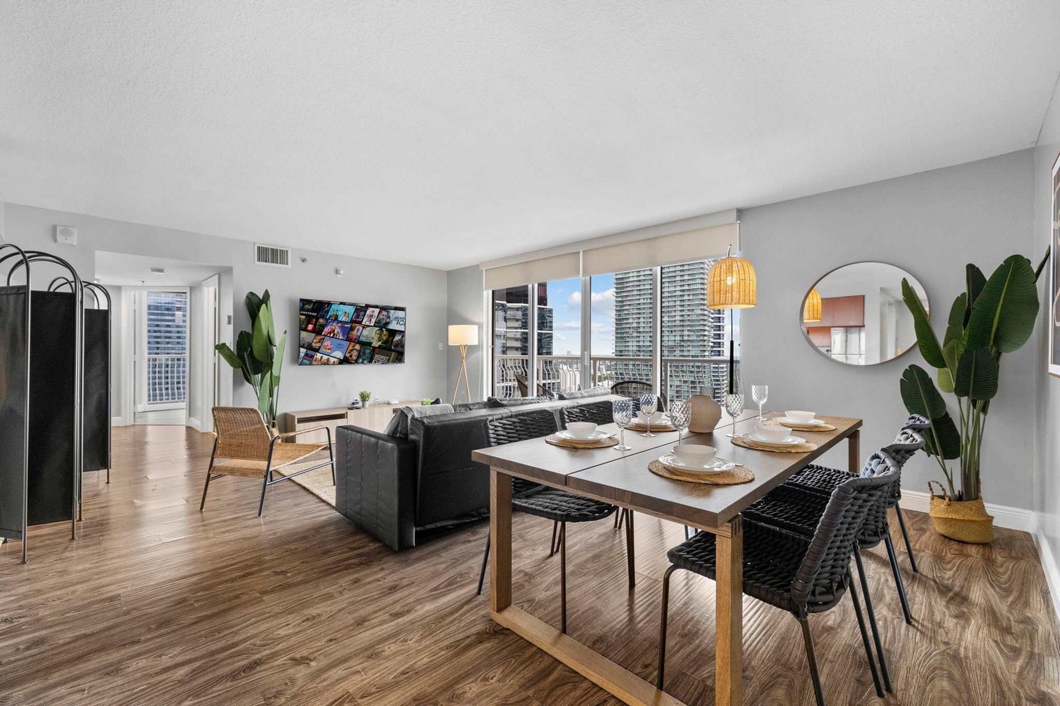 Building Photo - 1 SE 12th St