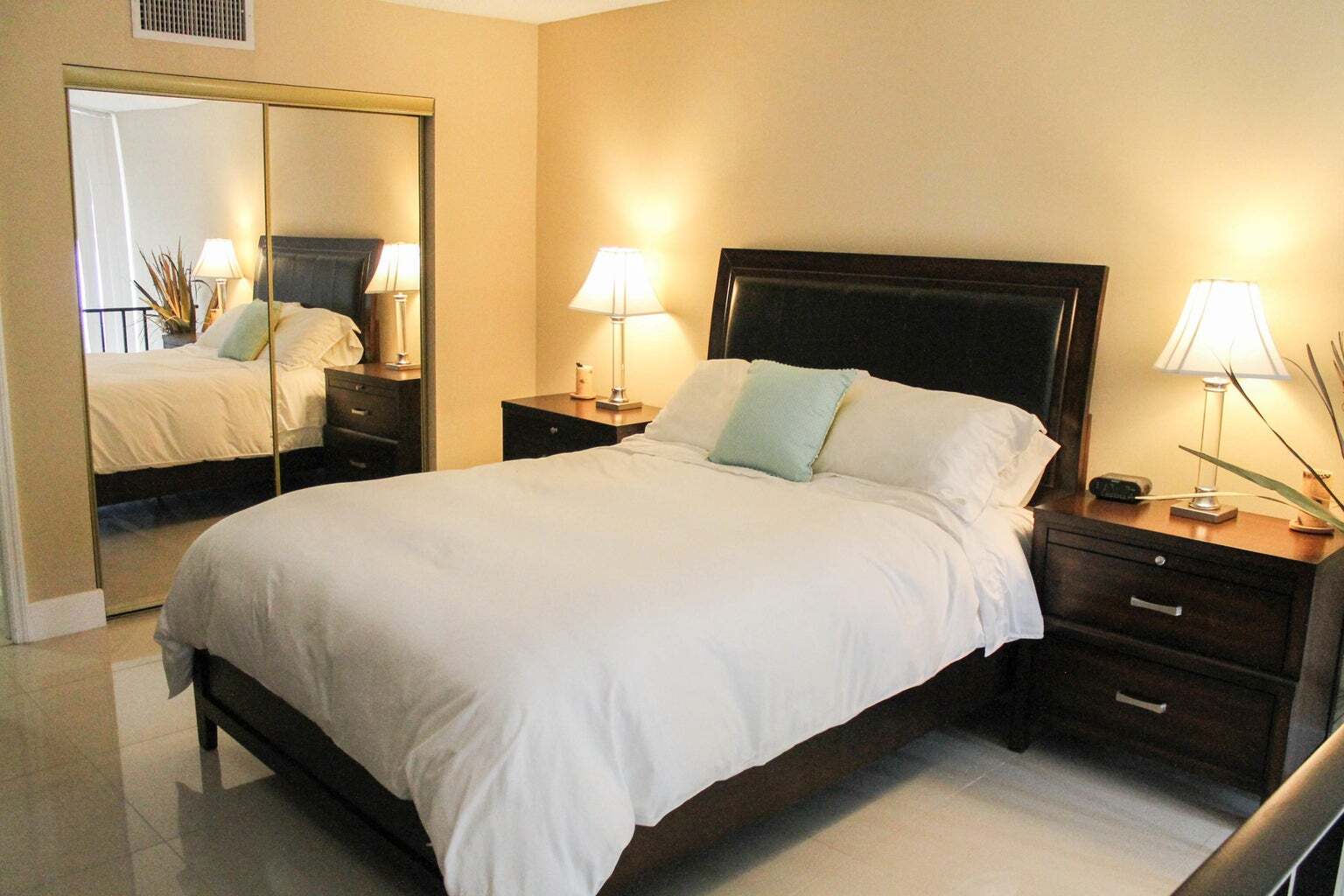 Building Photo - 1830 Embassy Dr