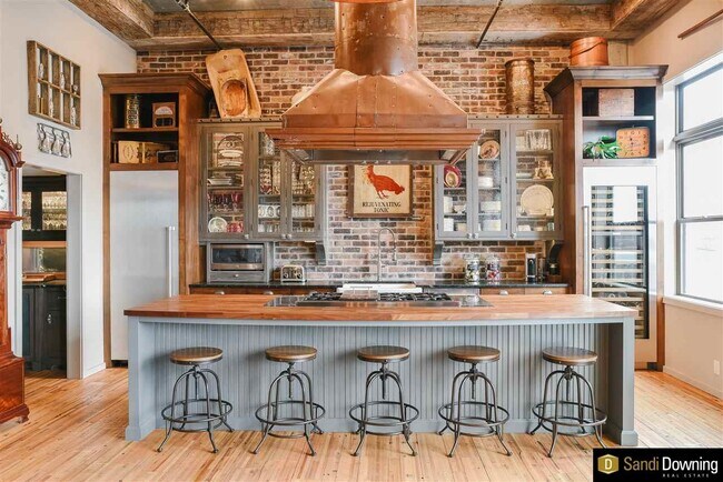 Building Photo - 1308 Jackson St