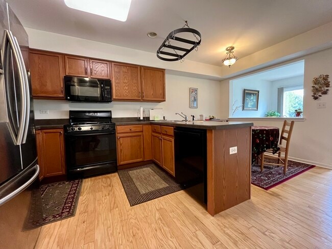 Building Photo - 3259 Cool Springs Ct
