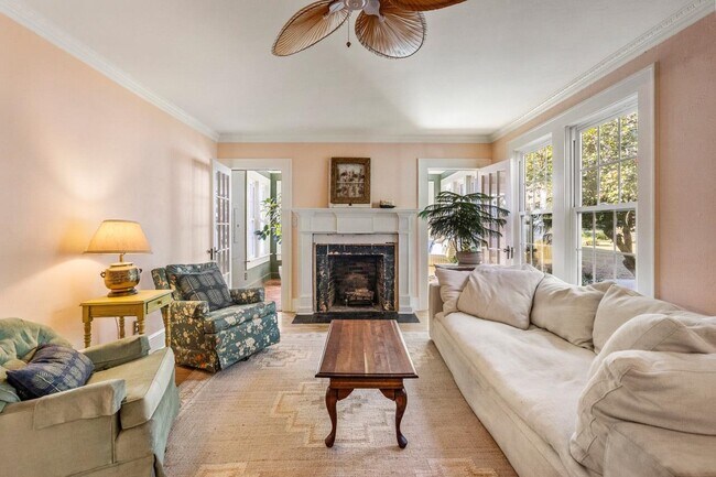 Building Photo - 821 Ingleside Ave