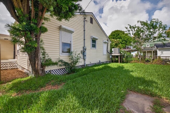 Building Photo - 5611 Fraser Ave