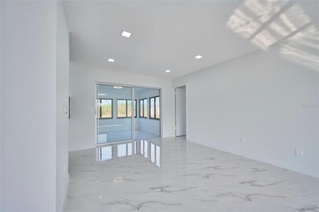 Building Photo - 2310 Laguna Dr