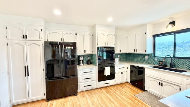 Building Photo - Beautifully Furnished & Appointed, Shorter Term Rental in the Peaceful Gird Valley area of Fallbr...