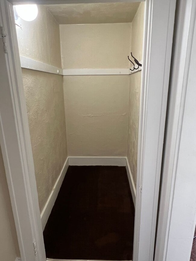Building Photo - Studio with Bathroom Located Downtown - AL...