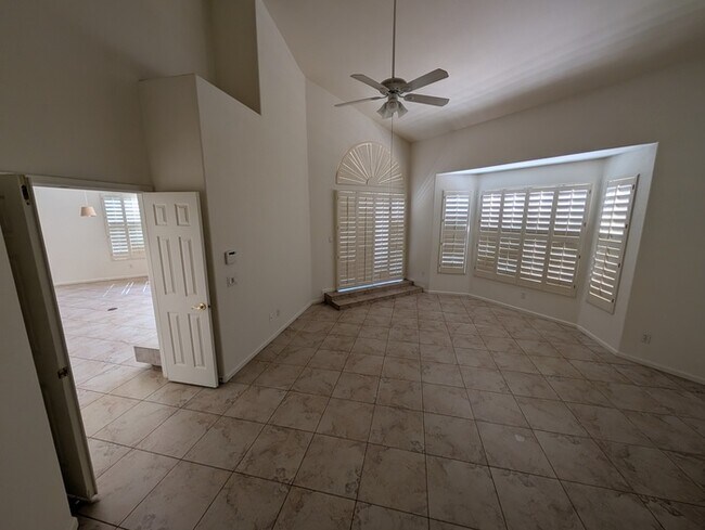 Building Photo - Pointe Tapatio 3br with garage