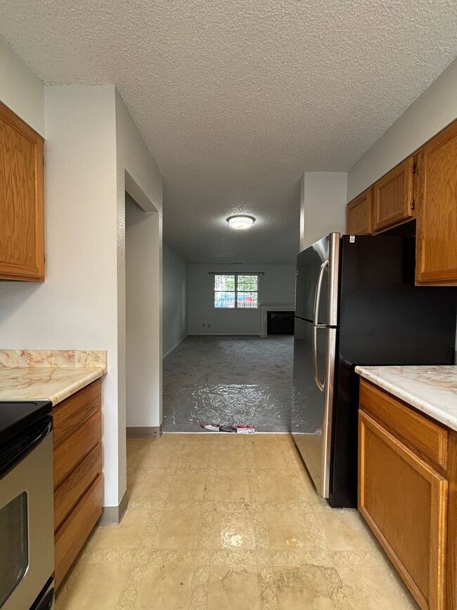 Building Photo - Large 2-story townhome with finished basement & 1-car garage!