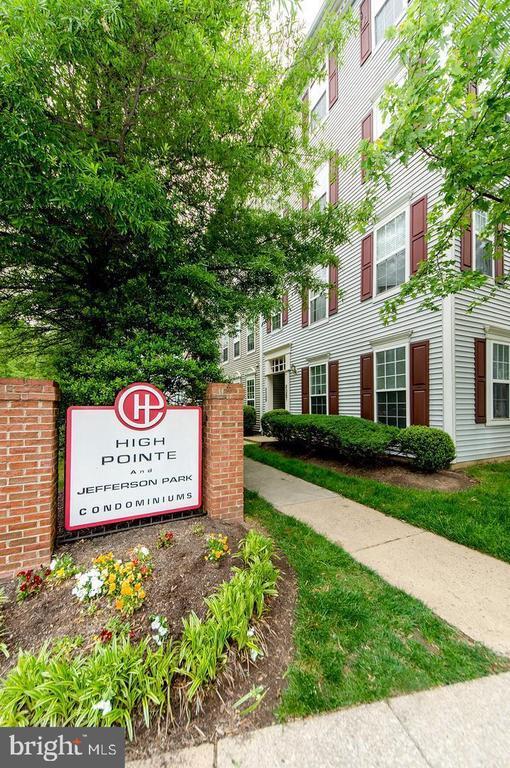 Building Photo - 8069 Gatehouse Rd