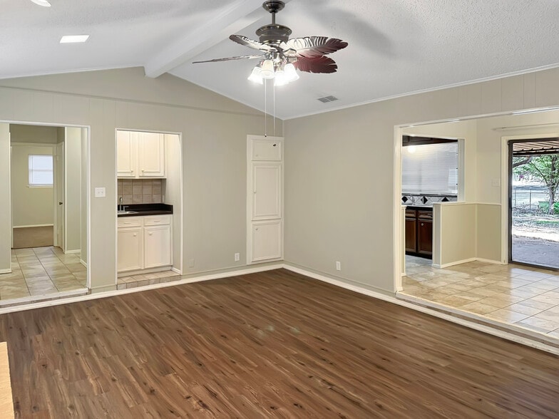 Building Photo - 1524 Timber Creek Dr