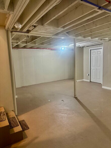 Building Photo - 56 Hyacinth St