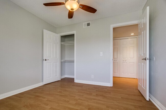 Building Photo - 9837 Caspi Gardens Dr. # 6