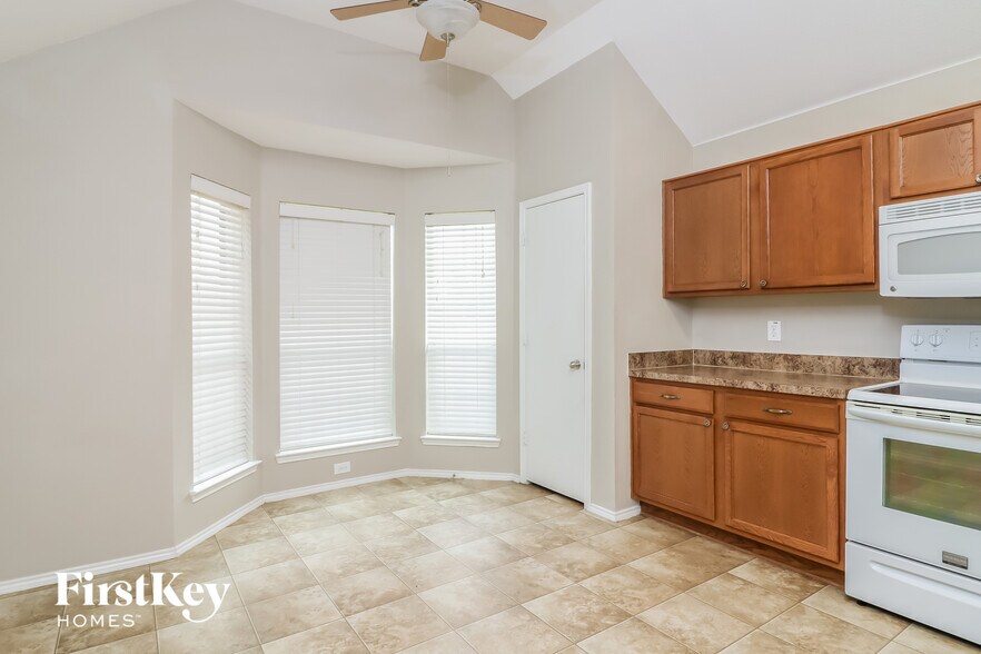 Building Photo - 1124 Manhassett Ct