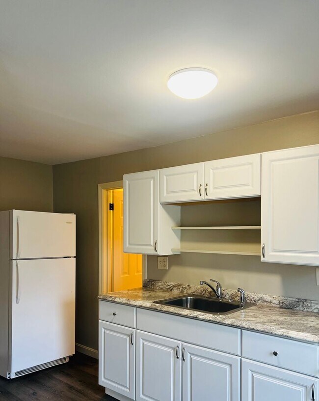 Building Photo - 169-171 Bank