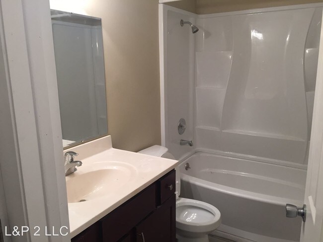 Building Photo - 1223 Woodridge Dr