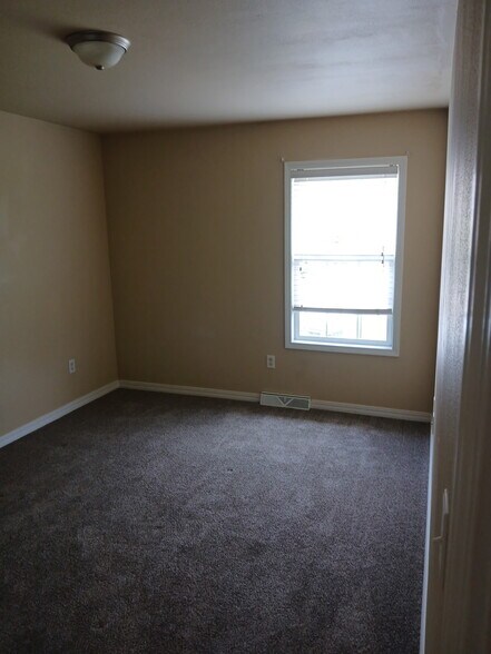 Building Photo - 2845 Holiday Dr