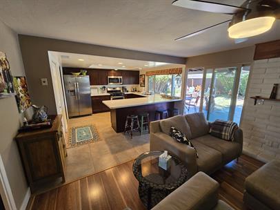 Building Photo - Beautiful EAST SIDE 4bd/2ba home with Huge Backyard!!!