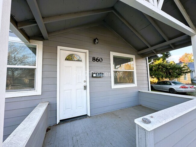 Building Photo - Charming 2 BD | 2 BA Home with A/C in Salem