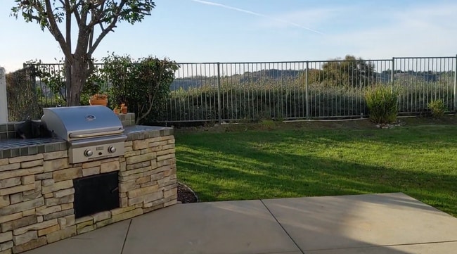 Building Photo - 31 Ledgewood Dr