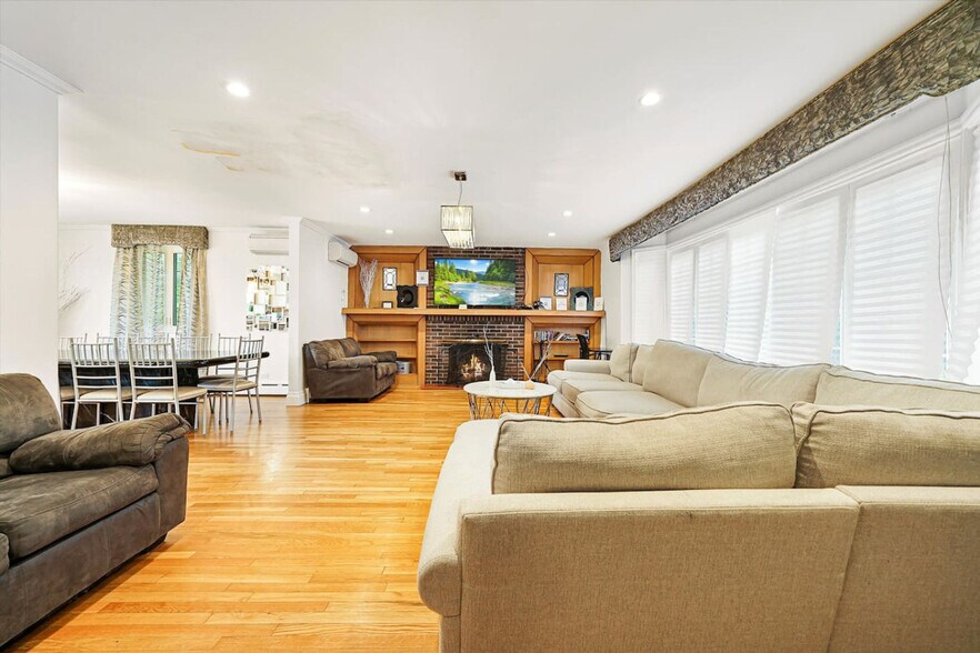 Building Photo - 37 Roosevelt Ave