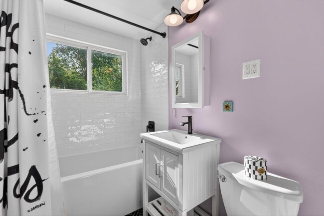 Building Photo - 2015 N Woodstock St