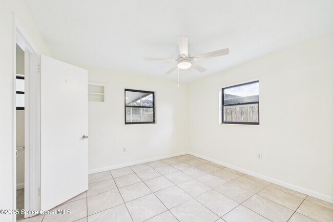 Building Photo - 4339 Plompton Dr