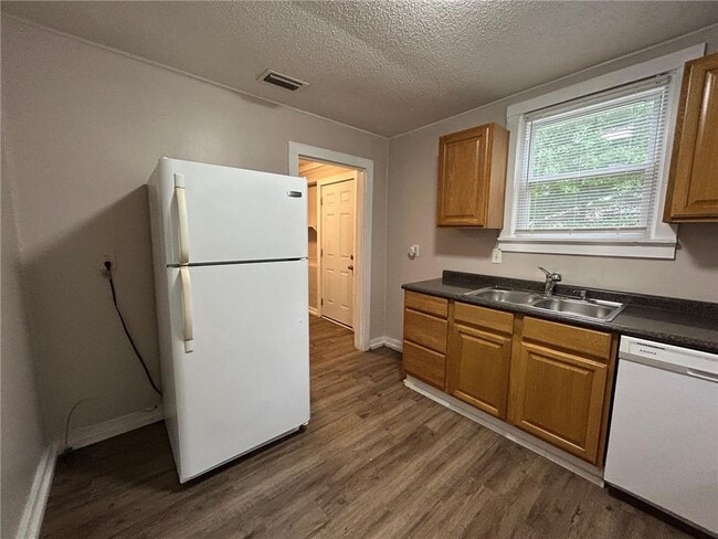Building Photo - 905 Pansy Ct