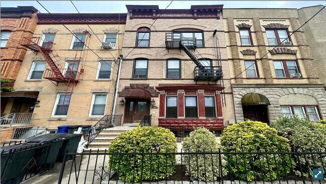 Primary Photo - 2402 Palisade Ave