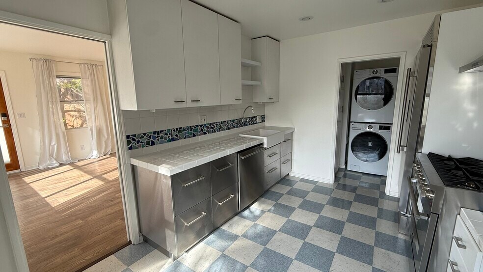 Kitchen - 710 Pacific Avenue