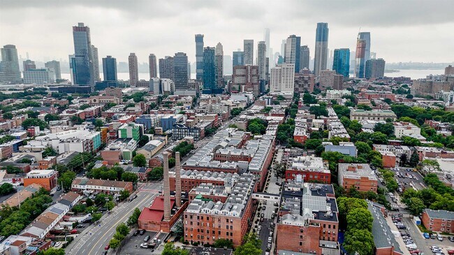 Building Photo - 187 Wayne St