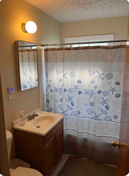 Building Photo - 1070 E 21st St