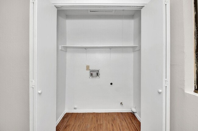 Building Photo - 500 Algerita Dr