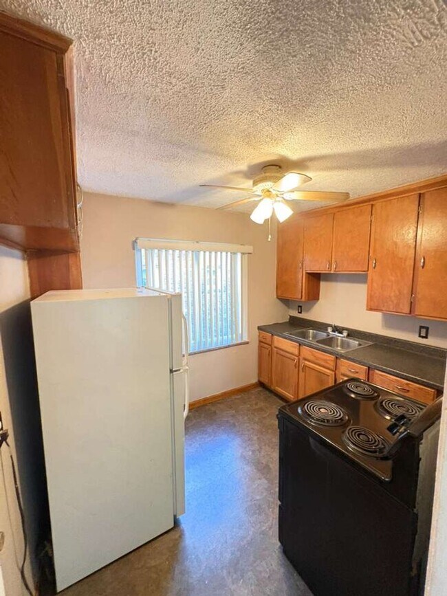 Building Photo - 18015 Harvard Ave