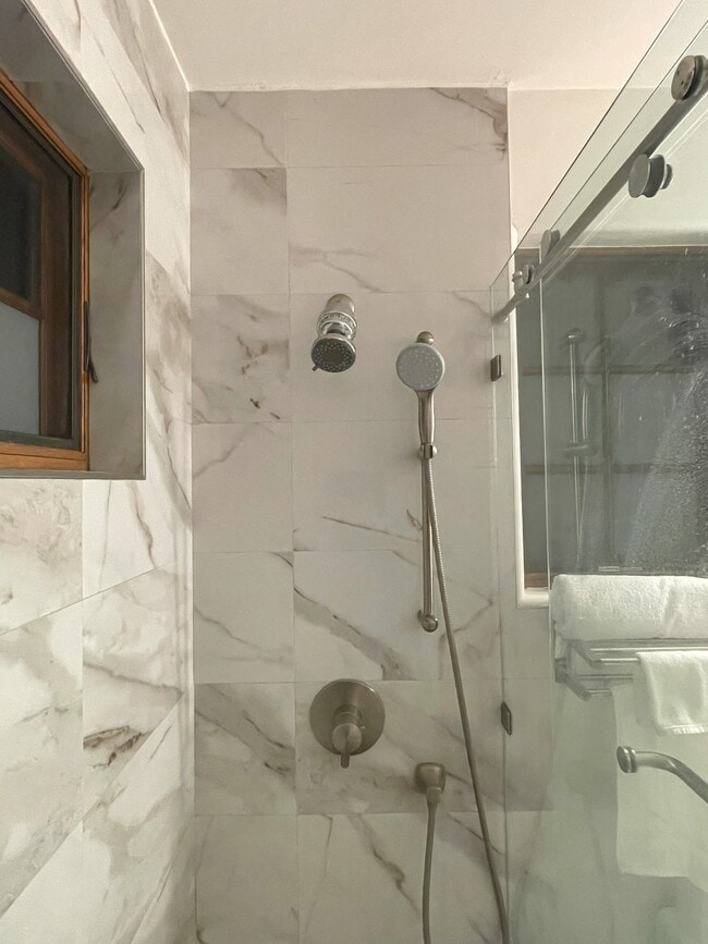 Building Photo - 1215 Altamead Dr