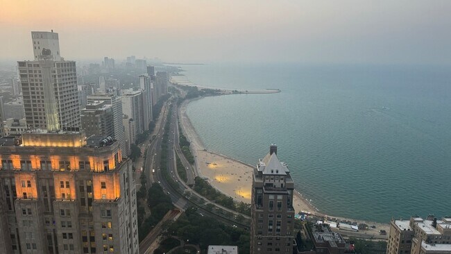 Building Photo - 175 E Delaware Pl