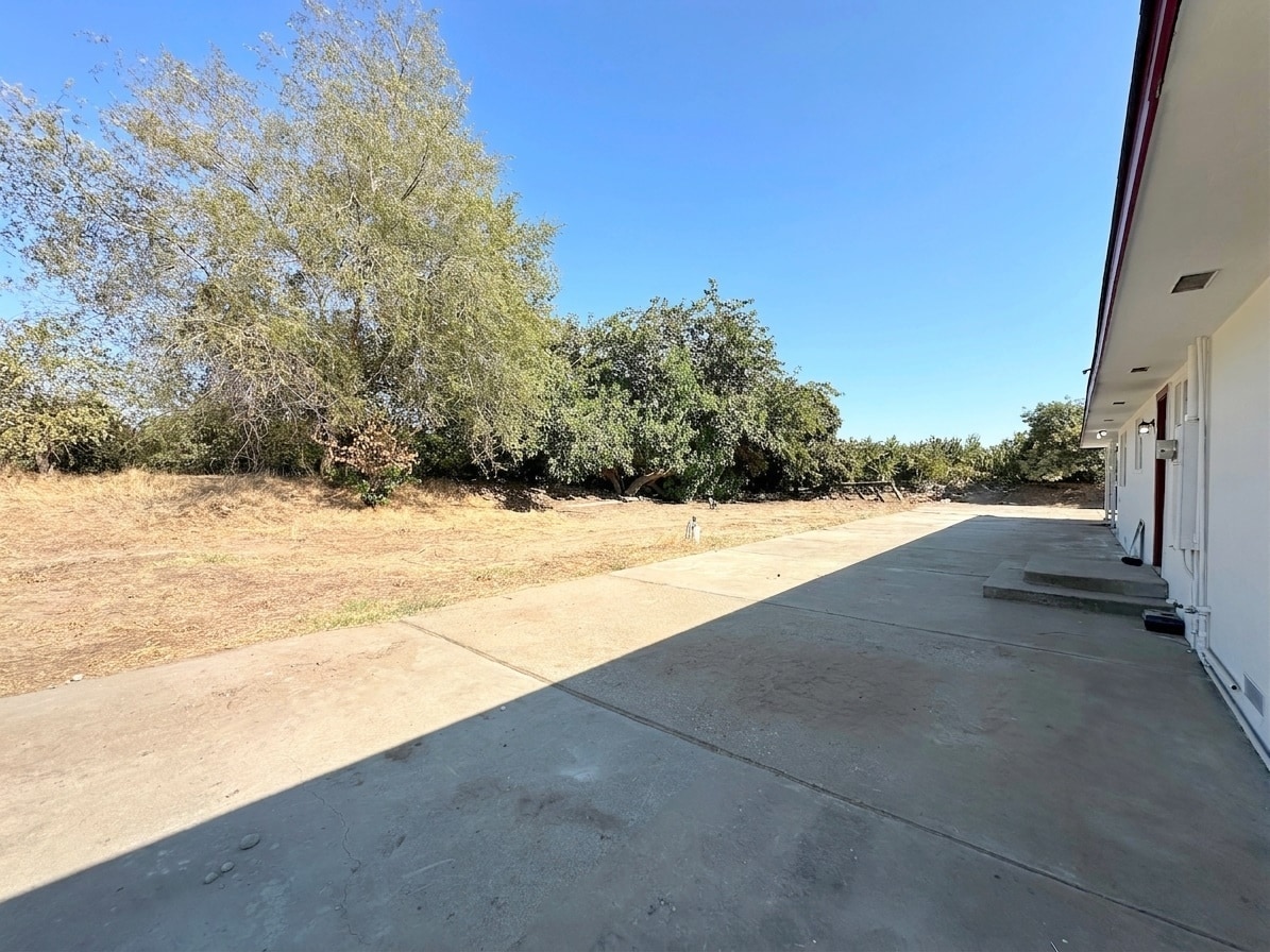 Building Photo - 15050 Cottage Ave