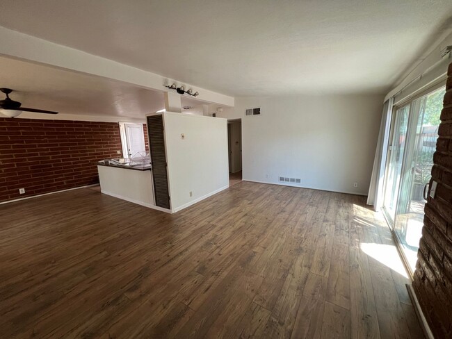Building Photo - Central 3 Bedroom 2 Bath Burnt Adobe Home with Pool