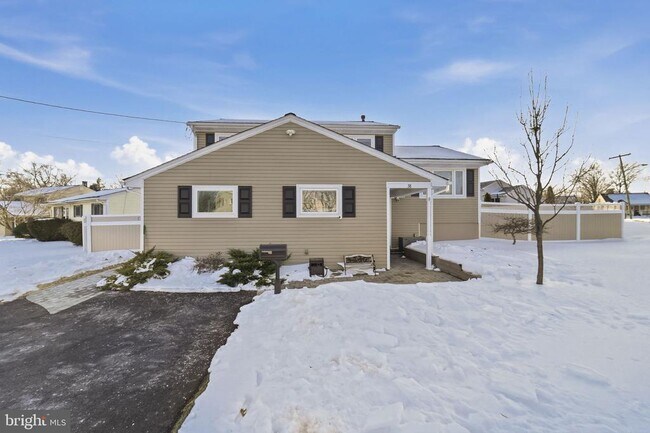 Building Photo - 38 Vine Way