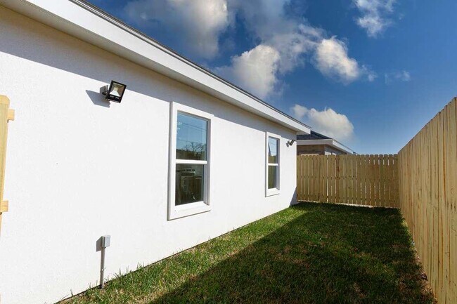 Building Photo - 404 N Emerald Ave