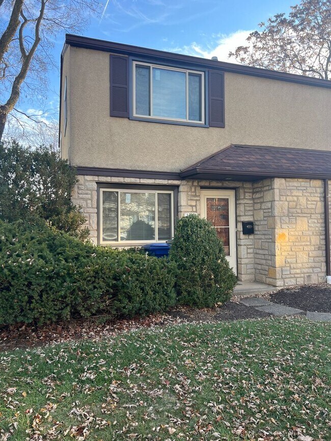 Building Photo - 2 Bedroom Townhome in Grandview!!