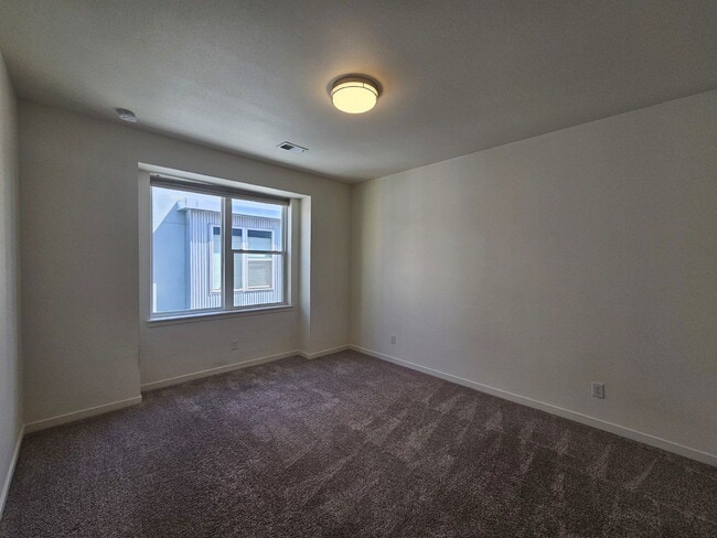 Building Photo - 868 Kalamath St