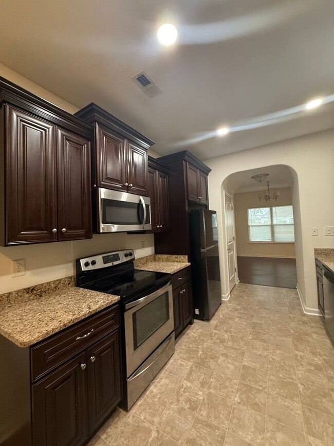 Building Photo - Spacious 4BR Home with Large Fenced Yard & Prime Location