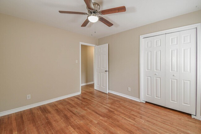 Building Photo - 1509 N San Jacinto St