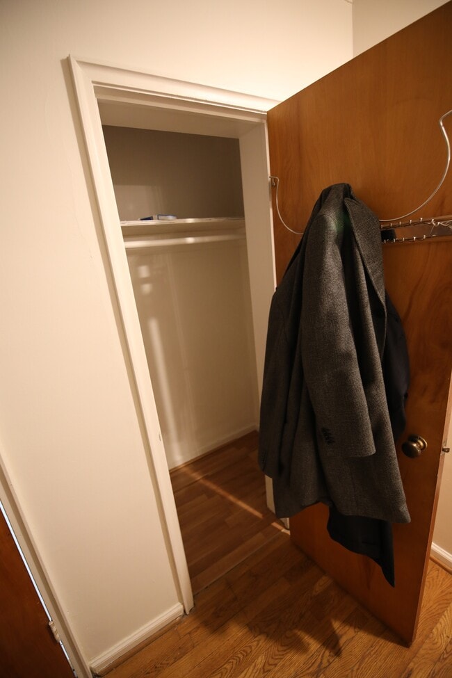 Building Photo - 3191 E Broad St