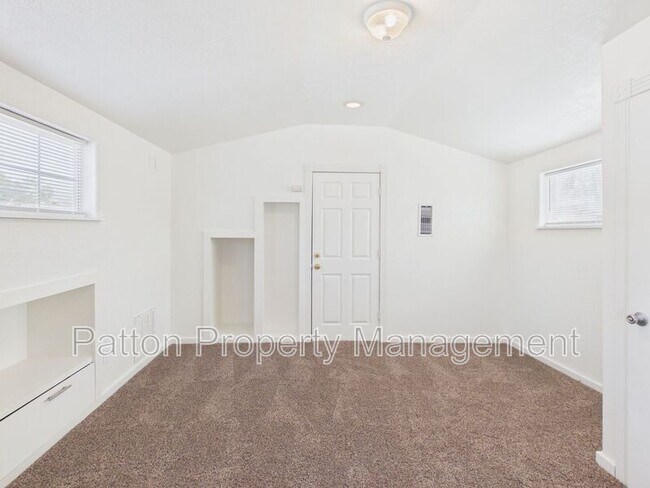 Building Photo - 701 Sunset Terrace