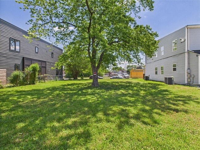 Building Photo - 1610 N 28th St